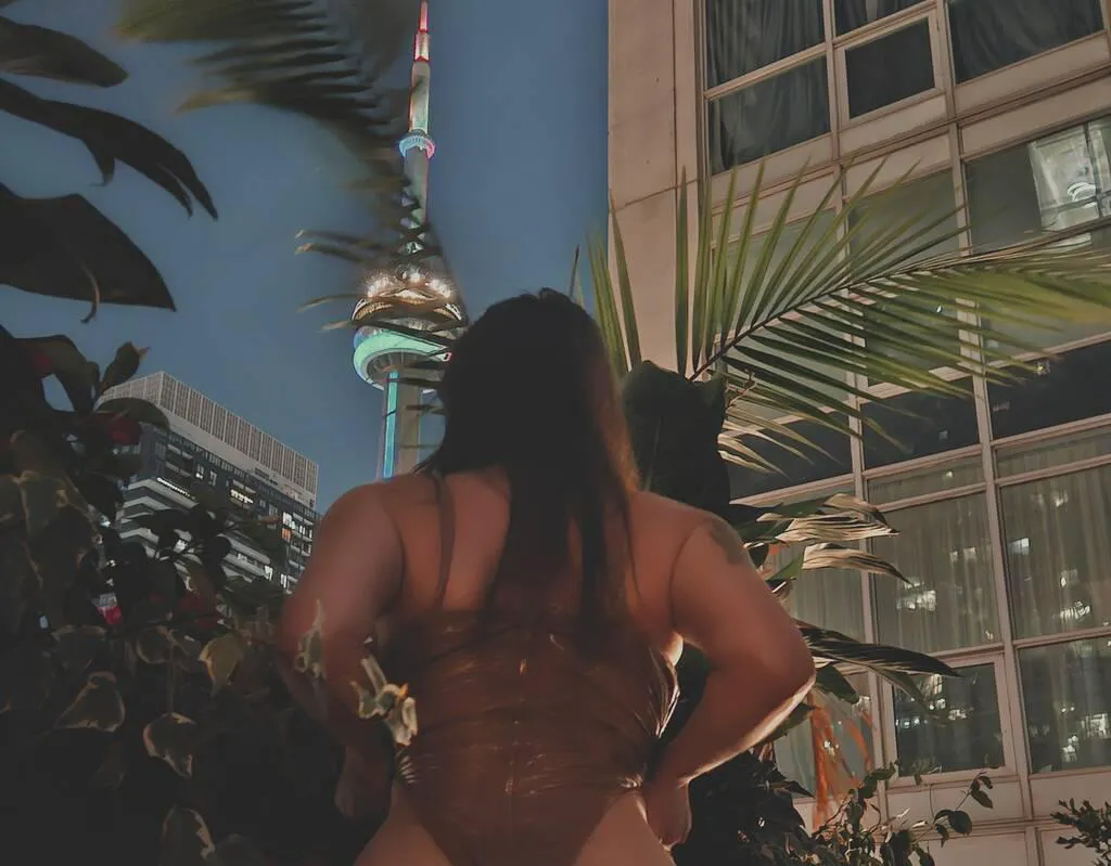 Niagara, Female Escorts - 613-883-7236